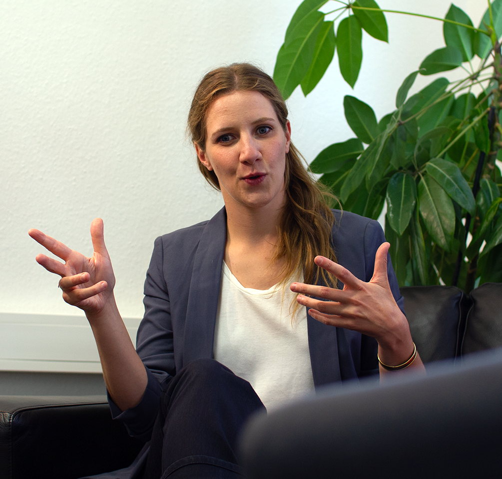 Beraterin Supervisorin Lisa Wenzel Münster während Beratung im Gespräch